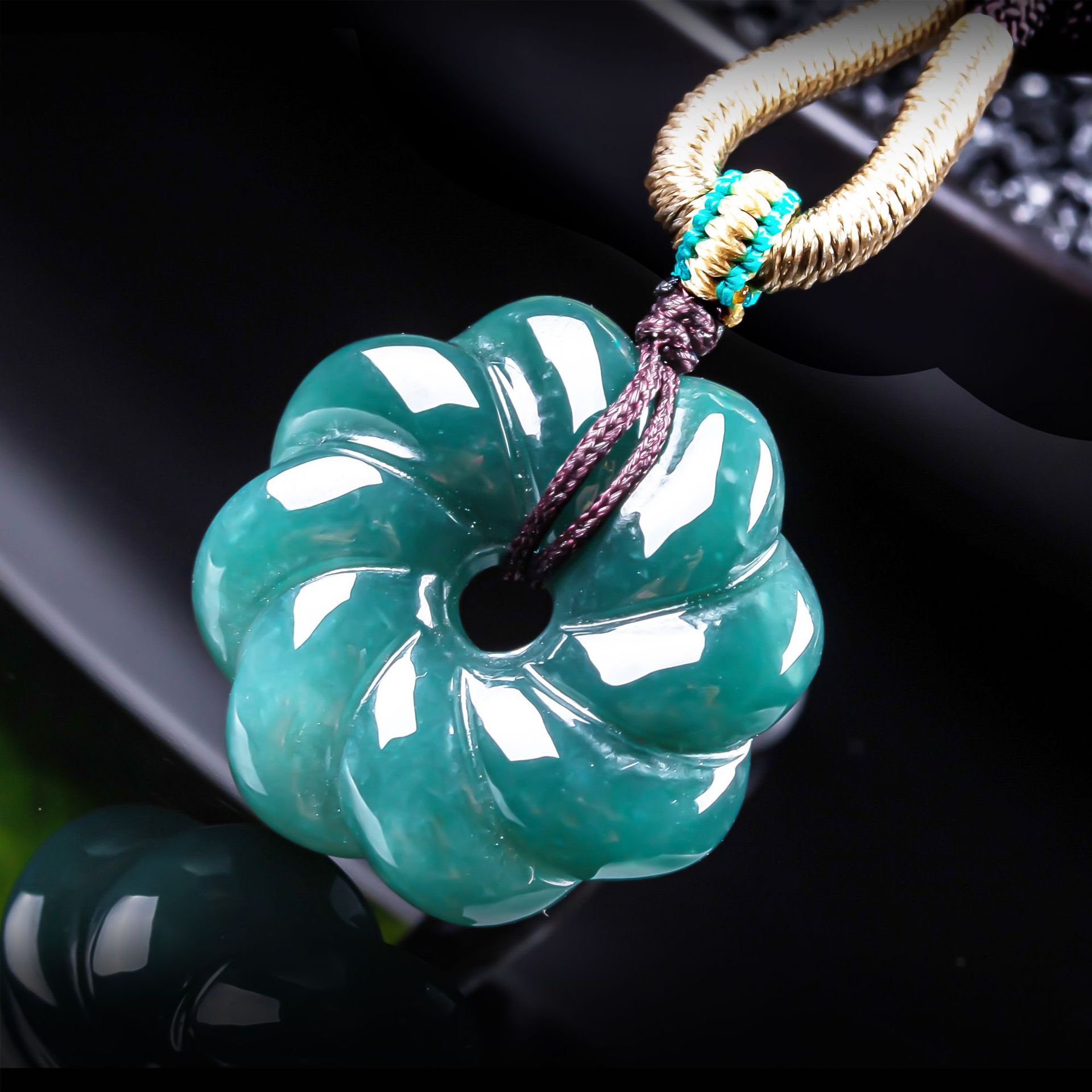 Jewelry & Watches Sp Z Oo Janów Lubelski - Doğal Birman Yeşim Taşı Çiçek Kolye