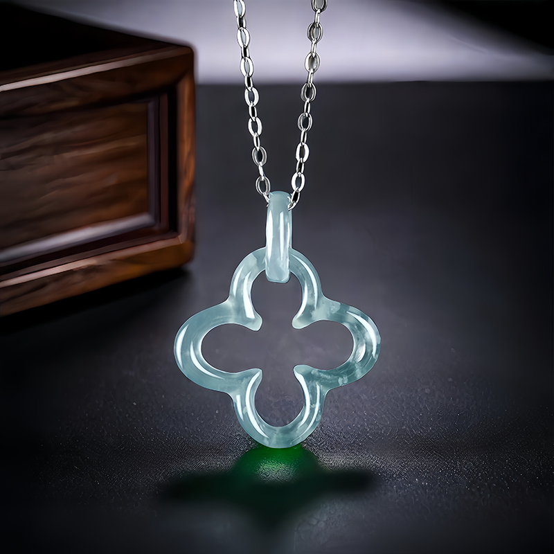 Necklace Pendant - Mavi Myanmar Jadeite dört yaprak yonca